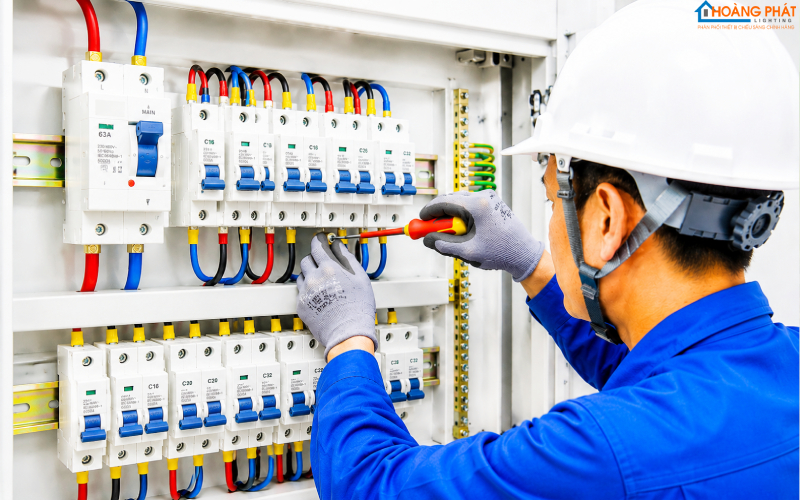 Aptomat Hay Nhảy Liên Tục: 6 Nguyên Nhân Thường Gặp & Cách Kiểm Tra, Xử Lý
