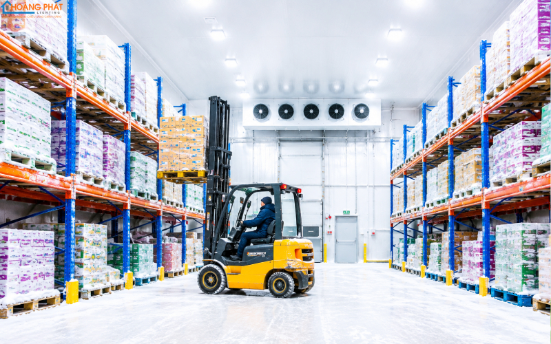 Chiếu Sáng Kho Hàng Và Kho Lạnh: Chọn Đèn LED Đúng Môi Trường